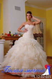 Жемчужное свадебное платье